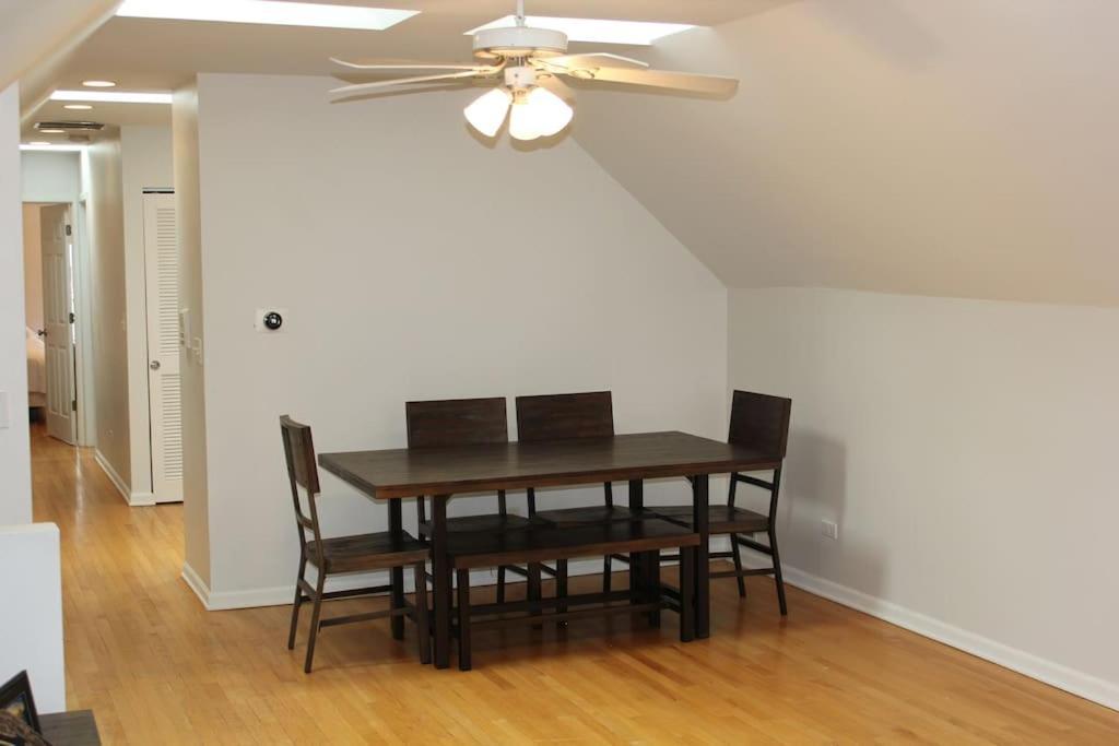Hébergement de vacances Lincoln Park Living - 3 Queen Beds - Sleeps 6